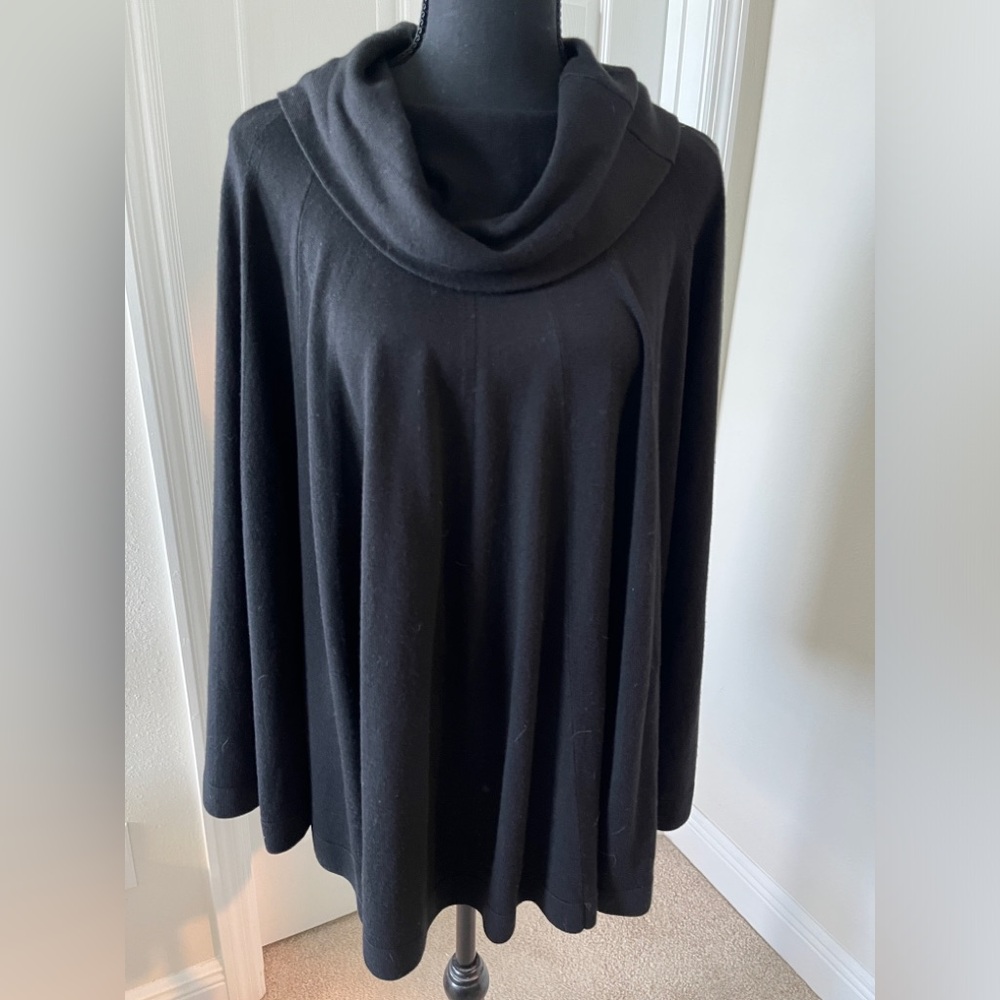 Elie Tahari Fine Merino Wool Women’s Black Cowl Neck Cape, Poncho